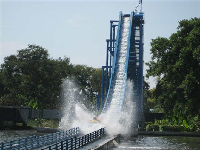 ½